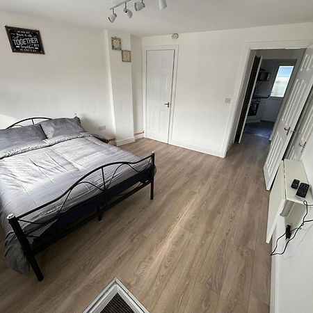 Modern & Cozy Gem - 10Min To City Center - Parking Йорк Екстериор снимка
