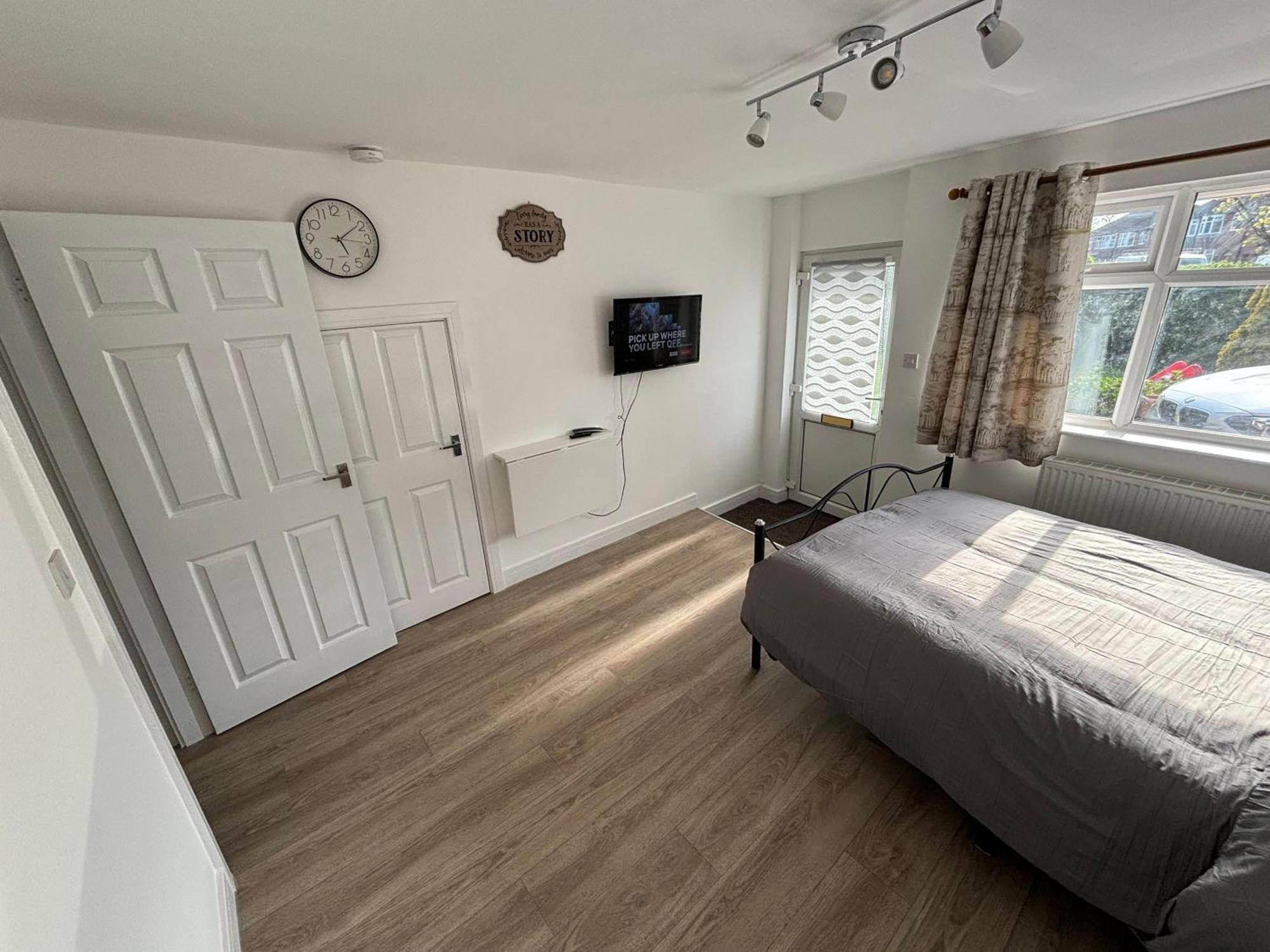 Modern & Cozy Gem - 10Min To City Center - Parking Йорк Екстериор снимка