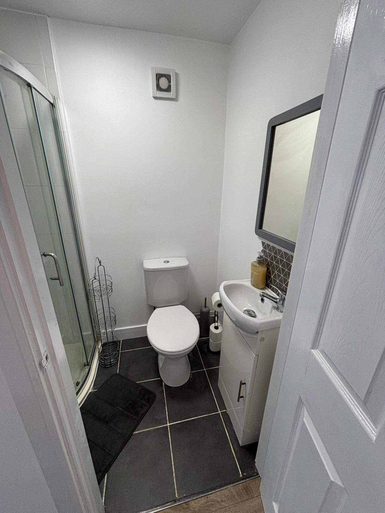 Modern & Cozy Gem - 10Min To City Center - Parking Йорк Екстериор снимка