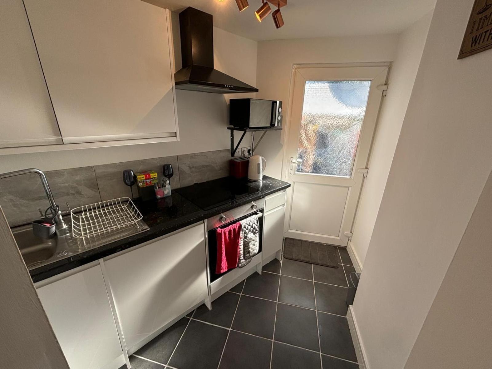 Modern & Cozy Gem - 10Min To City Center - Parking Йорк Екстериор снимка