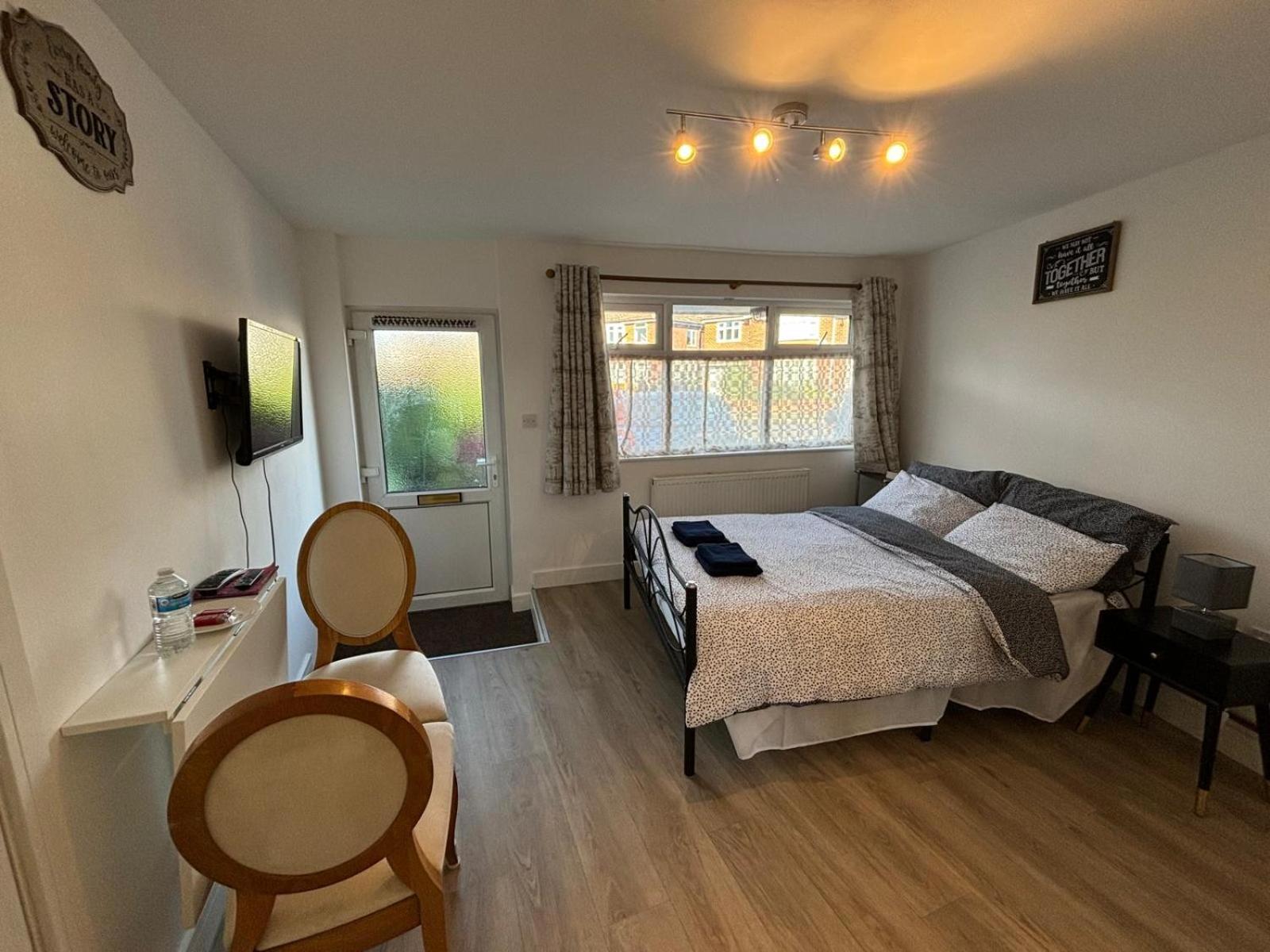Modern & Cozy Gem - 10Min To City Center - Parking Йорк Екстериор снимка