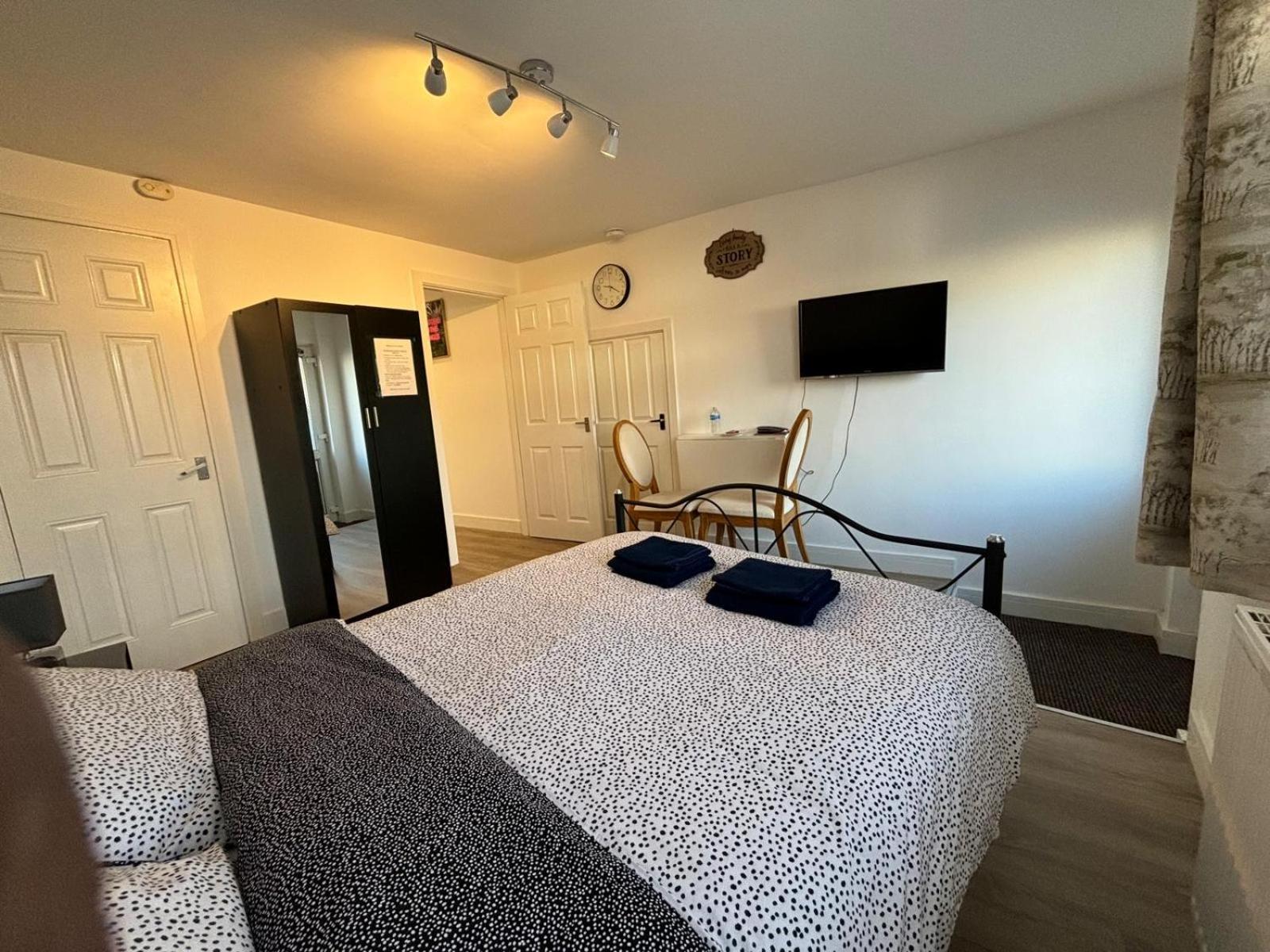 Modern & Cozy Gem - 10Min To City Center - Parking Йорк Екстериор снимка