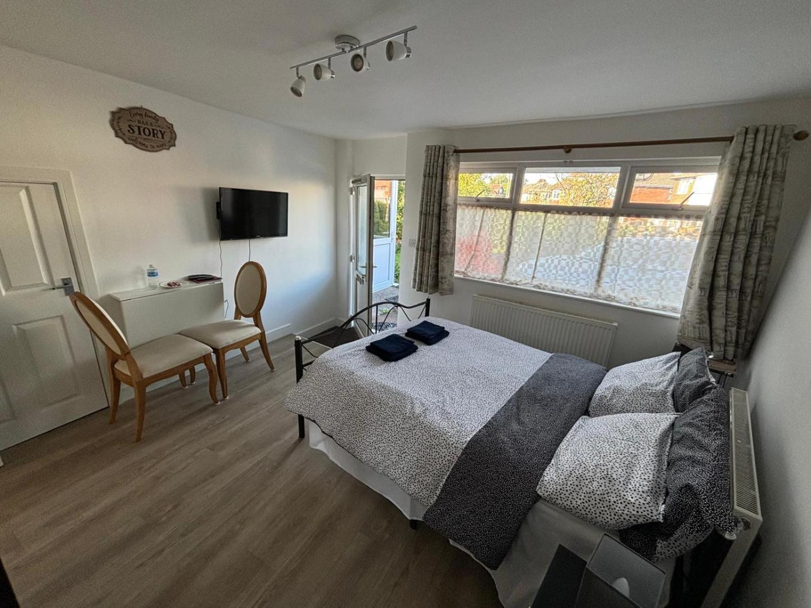Modern & Cozy Gem - 10Min To City Center - Parking Йорк Екстериор снимка