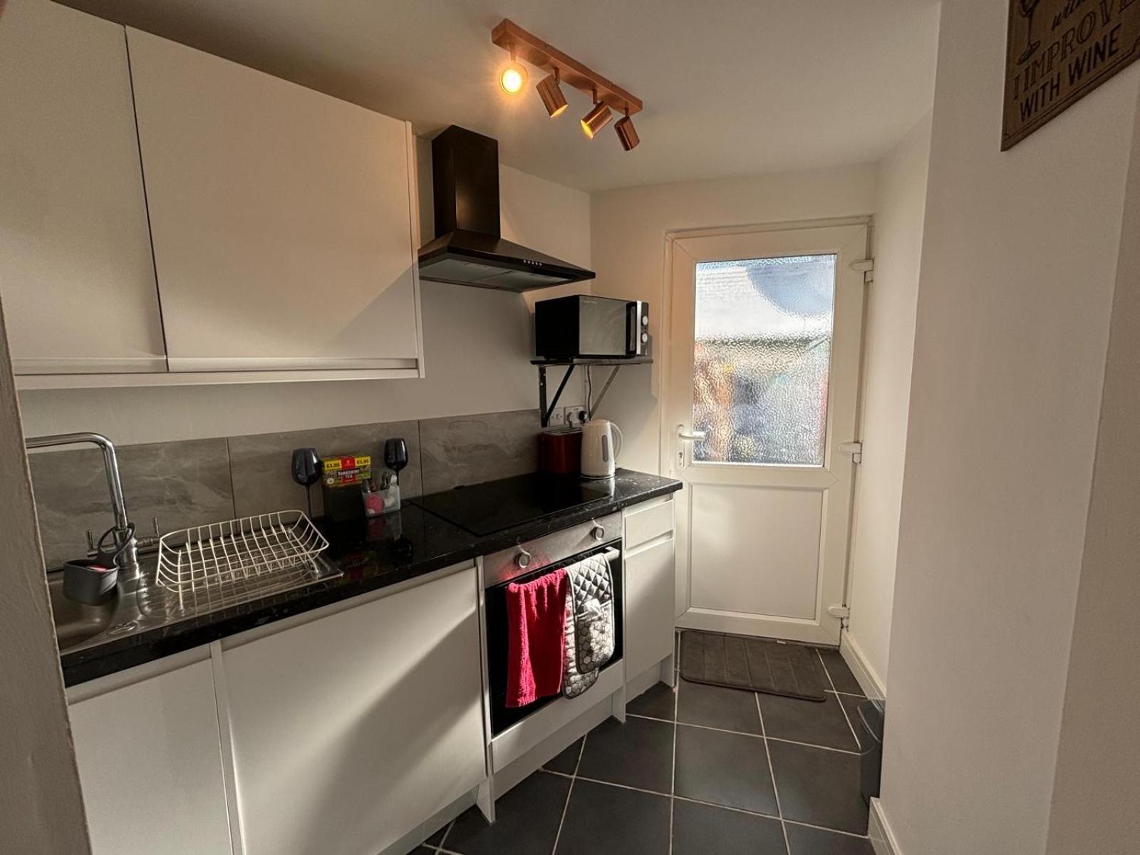 Modern & Cozy Gem - 10Min To City Center - Parking Йорк Екстериор снимка